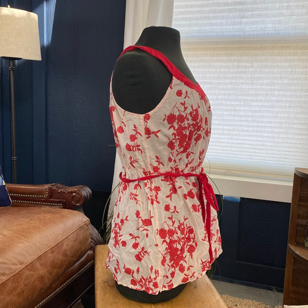 Velvet Blouse M Red Floral on White Circle Neckline Sleeveless Top Self Belt - Picture 2 of 7